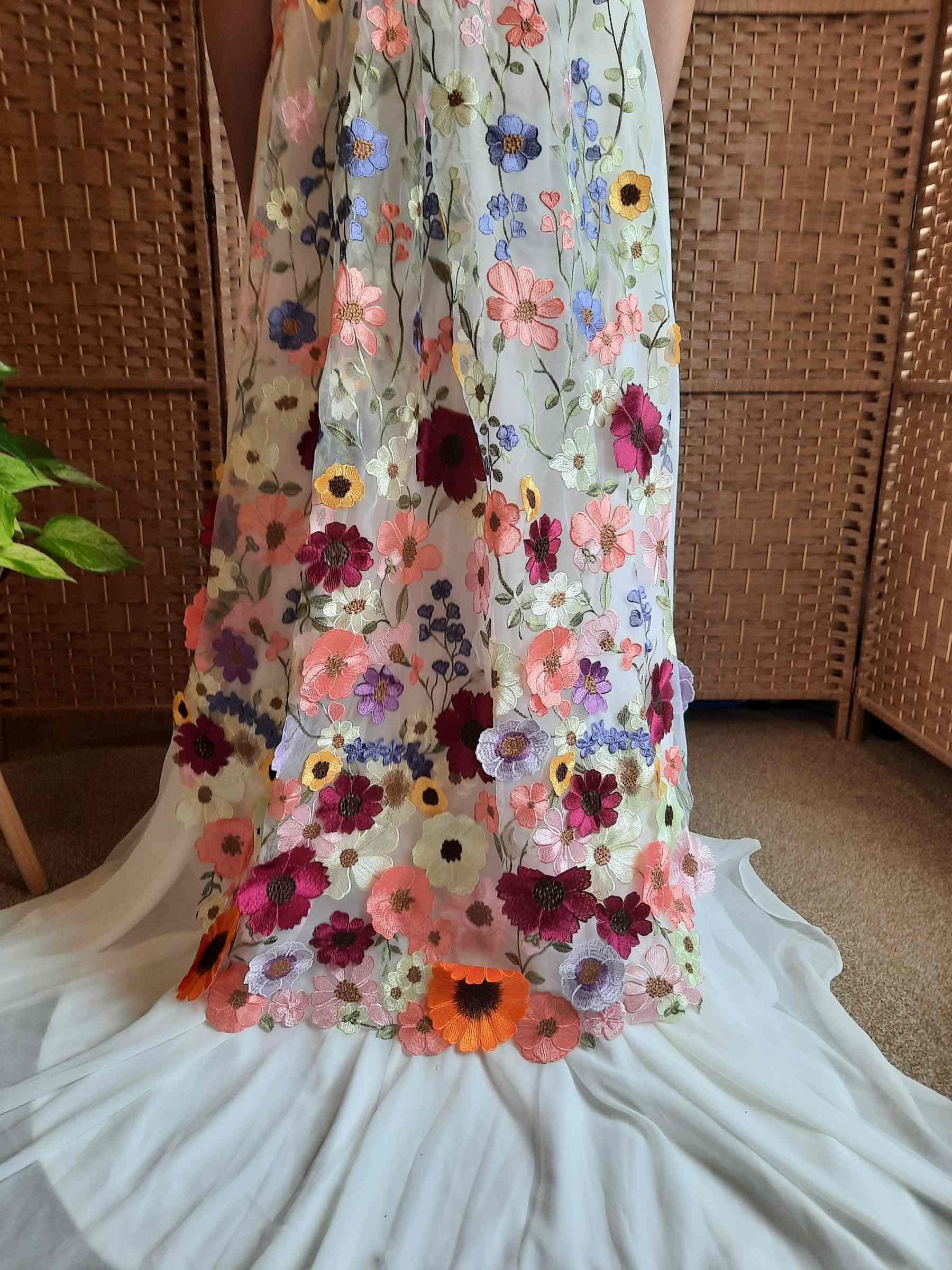 Waltz Veil Colorful Wedding Veils One Layer 3D-Flowers Appliques Lace Tulle White Ivory Bridal Veil Customized Veils V3044