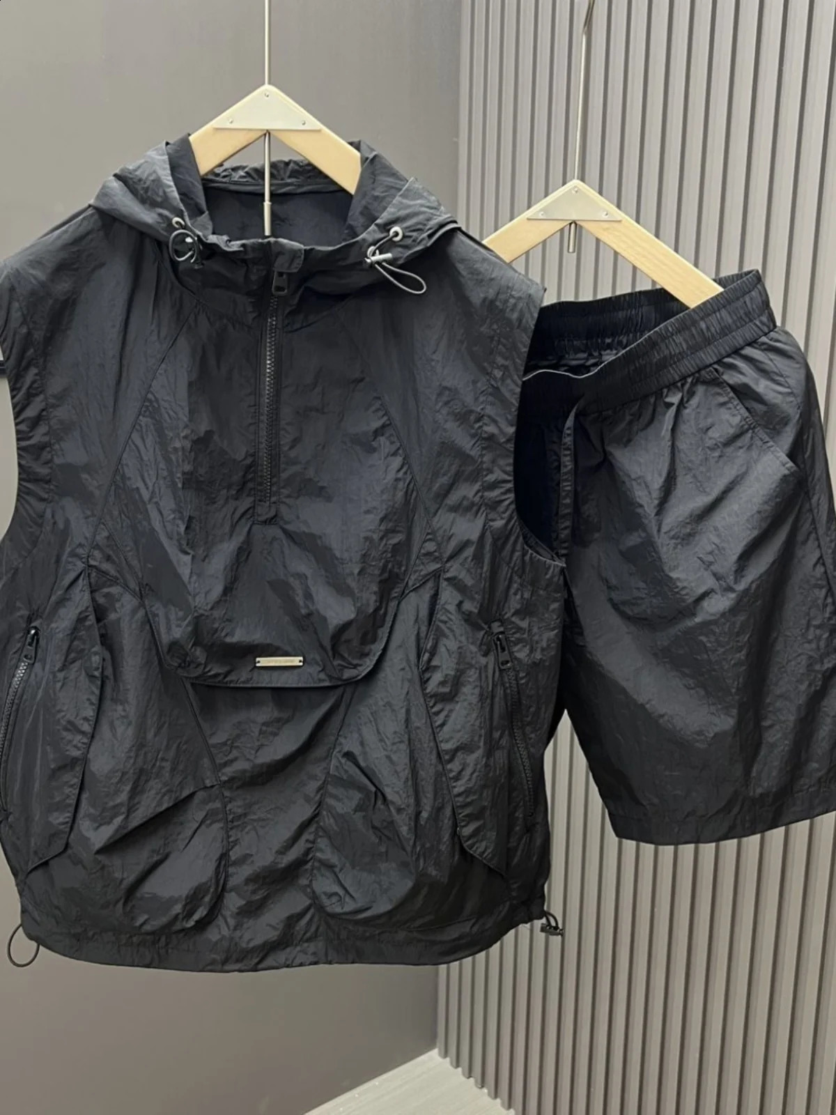 Casual Hooded Sleeveless Suit Mens Summer Workwear Thin Loose Fashion Couple Sleeveless Waistcoat Shorts Two-Piece Set 250411