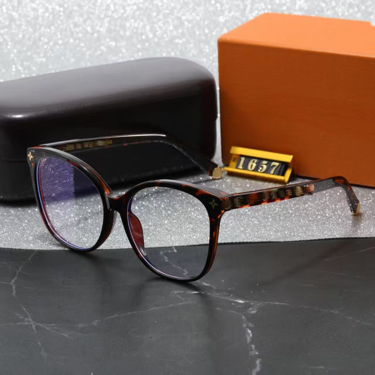 Hot Designer Sunglasses Classic Eyeglasses Outdoor Beach Sun Glasses For Man Woman Mix 1657 Y260207