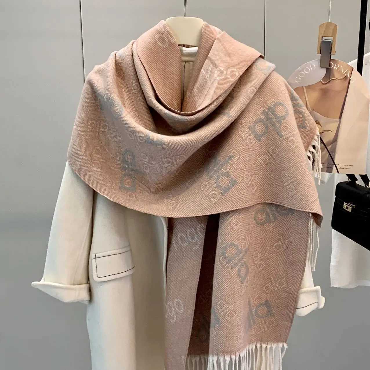 Luxury 2025 New Double Sided Letter Scarf Warm Thick Winter Scarf for Women Luxury Oversized Shawl Wrap Soft Winter Fashion Accessory Y251114