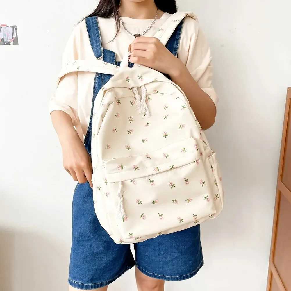 Korean Version Student Schoolbag Flower Student Shoulder Bag Teenage Cute Female Schoolbag Brand Nylon Schoolbag Canvas BackpackW251113