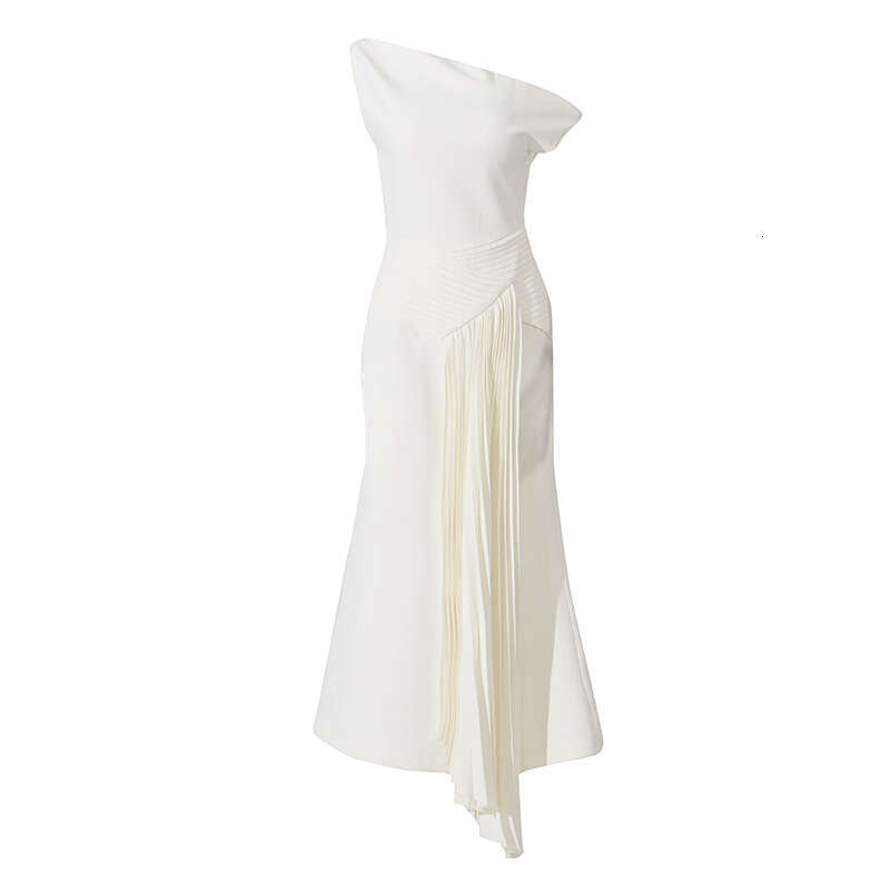 Designer Women's Fashionable High-End Dress - Sleek Sleeveless Design with Pleats and Contouring Features