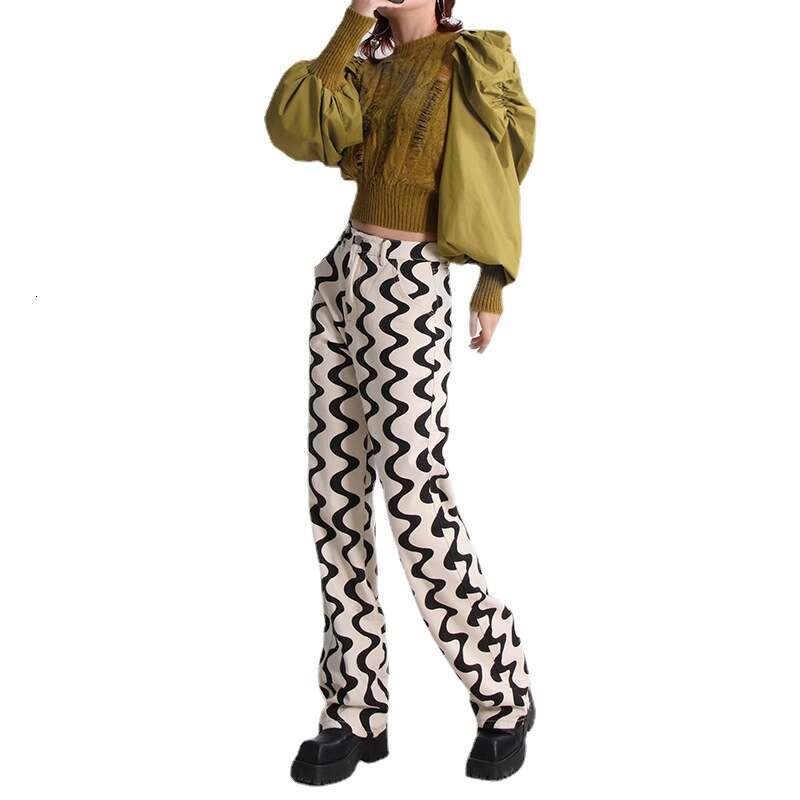 Designer Women's French Court Style Knit Sweater with Round Neck and Bubble Sleeves - Spring 2025 Collection