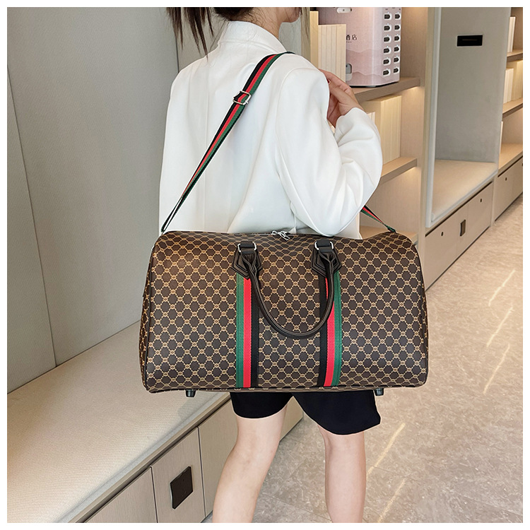 Men's and Women's Handbags New Design Striped Print Large Capacity Fitness Bag Outdoor Travel Duffel Bag Business Bag Maternity Bag Free Shi