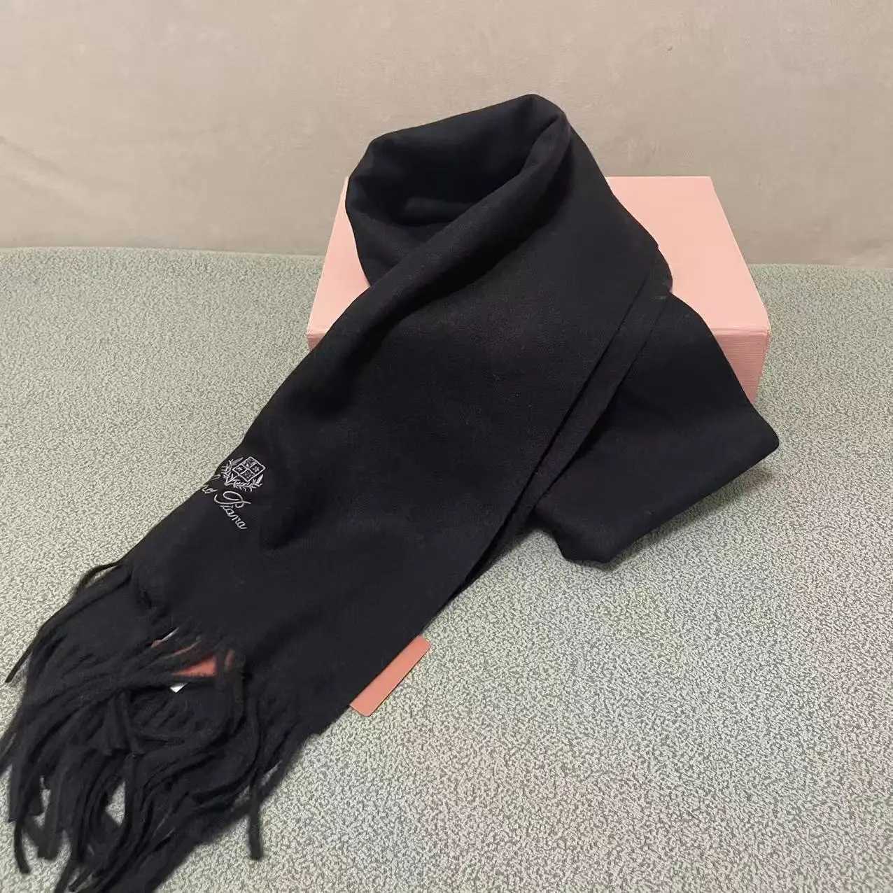 Luxury 2025 New Cashmere Letter Embroidery Comfortable Dopamine Universal Wool Blend Knitted Scarf Autumn and Winter Couple Shawl Scarf Y251114