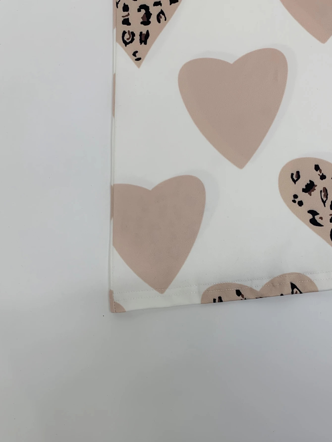 Plus size womens V-neck heart-shaped and leopard print T-shirt - suitable for machine washable spring and summer casual clothing 250410