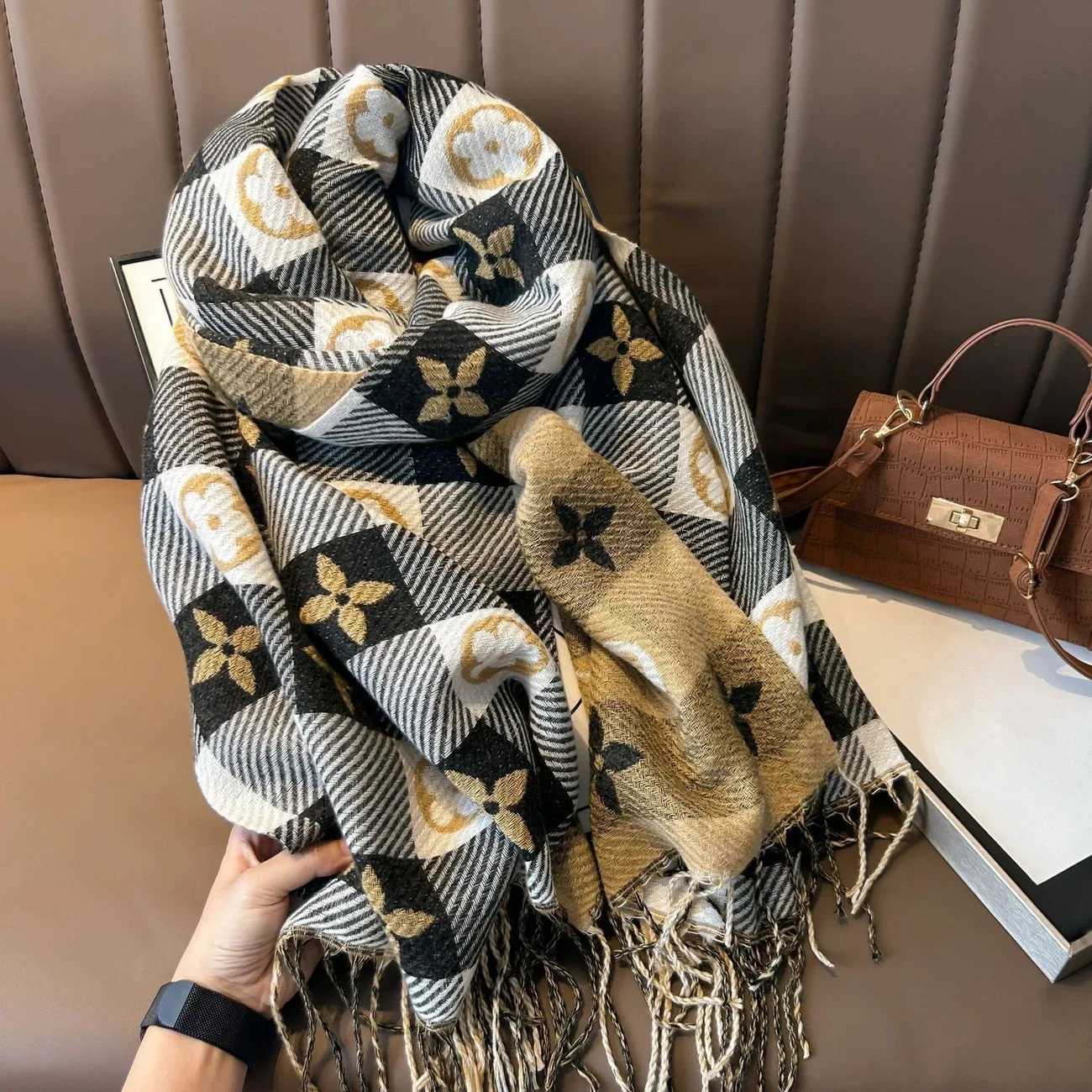 Luxury 2025 Luxury Winter Cashmere Scarf Women New Design Warm Pashmina Long Tassel Scarves Female Print Shawl Thick Foulard Bufanda Y251114