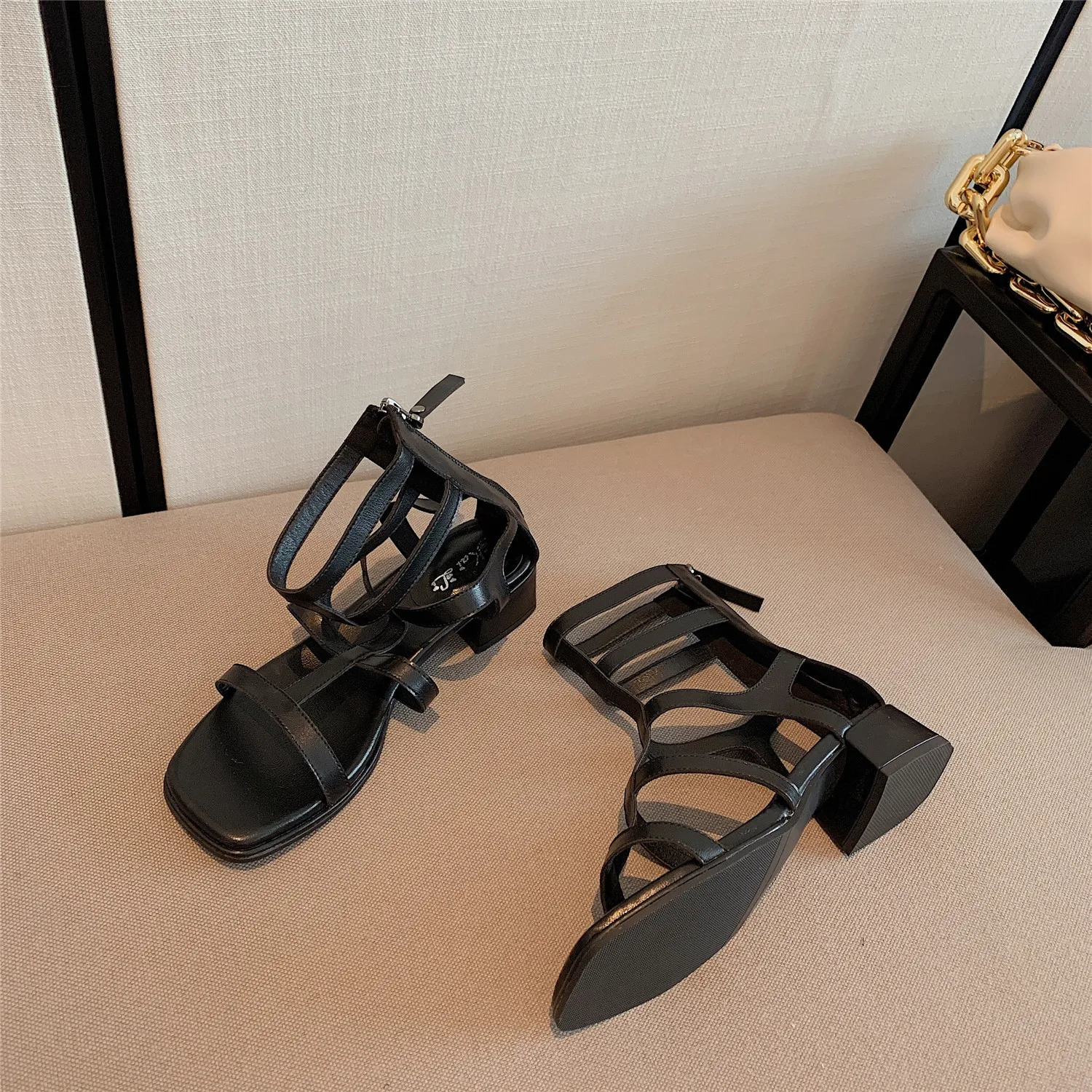 Square lace fashion sandals with zipper womens shoes retro Roman sexy square heel sandals 250411