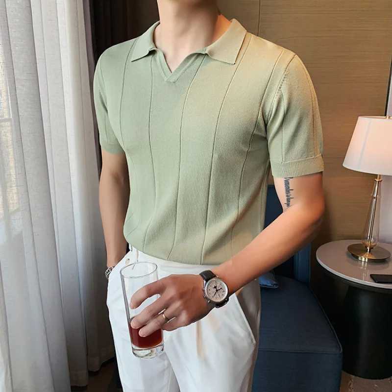 2024 Summer High end British Leisure Business Ruffian Handsome Minimalist V-neck Pit Striped Ice Silk Knitted Mens Polo Shirt W250414