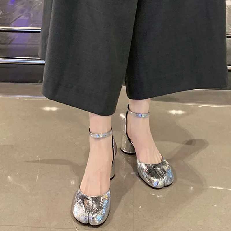 Fashion Tabi Ninja Shoes WomenRound Split Toe Shallow Thick Heel Sandals Single Mid Heel Mary Janes Shoes Female Pumps Z250520