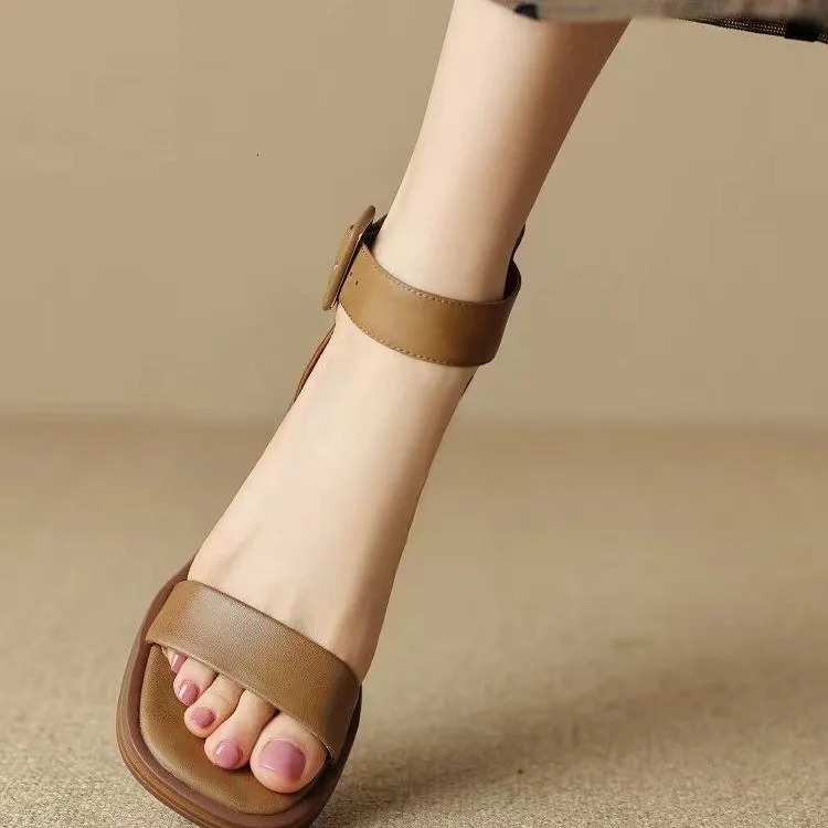 Summer square hollow thick sole open sole suitable for outerwear fully matched comfortable and fashionable womens shoes 250411