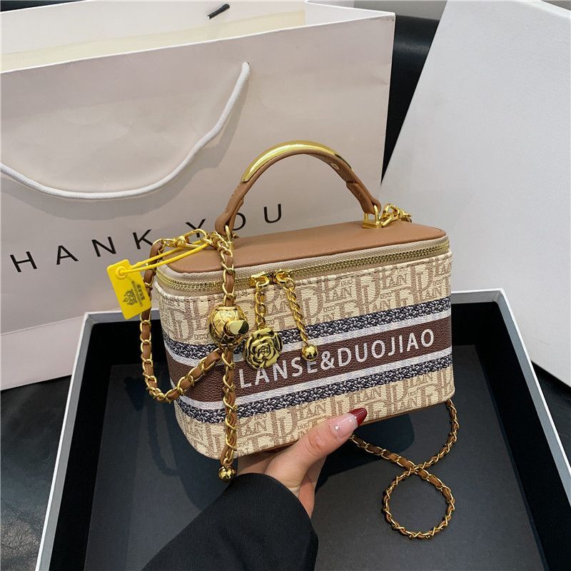 New Minimalist And Fashionable Retro Letter Large Capacity Portable Box Crossbody Bag For Women