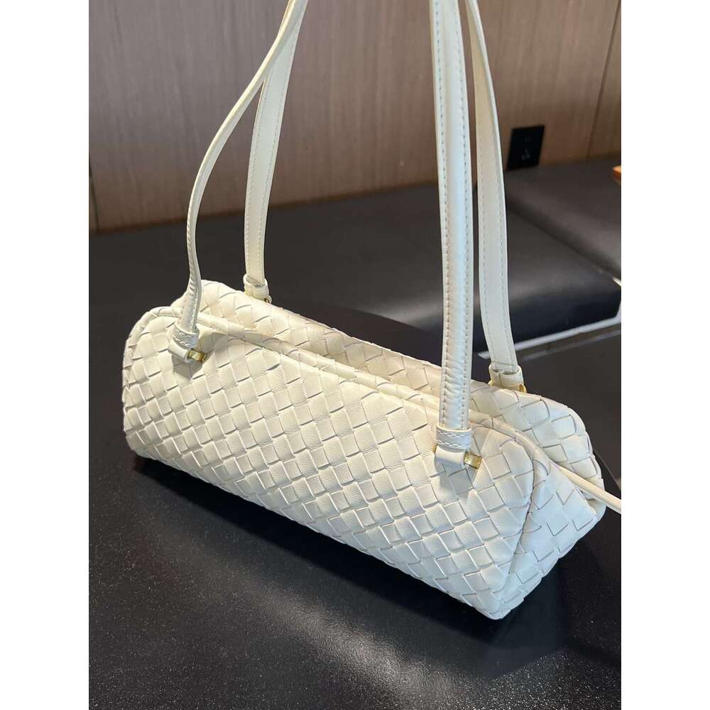 Women's Bags New Woven Stick Underarm Made of High Quality Genuine Leather Summer Sheepskin Shoulder Bag, Fashionable and Versatile Pillow Bag