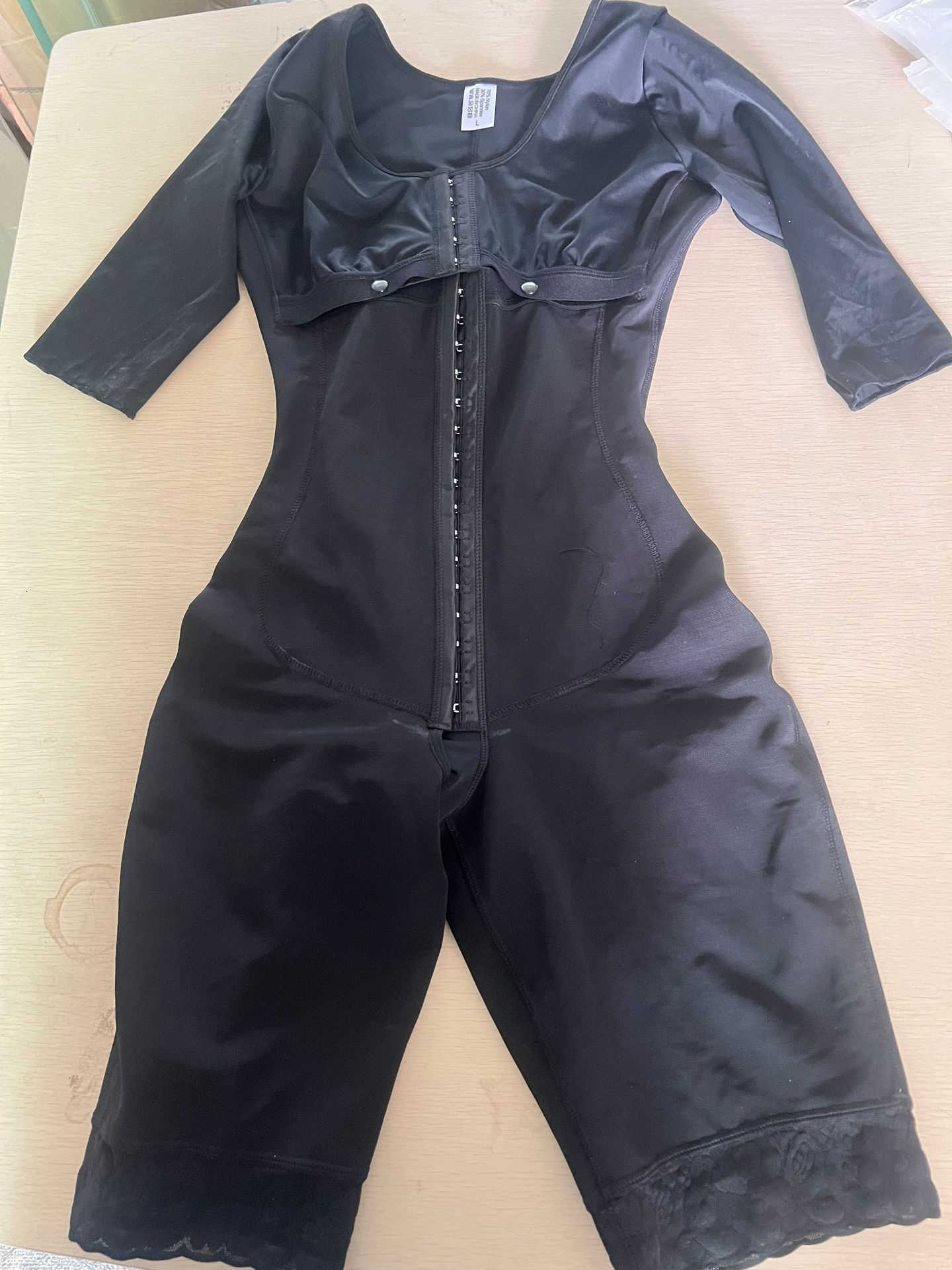 Spandex nylon strap long-sleeved one-piece shaping garment with reinforced post-operative post-partum fabric for shaping after surgery and postpartum