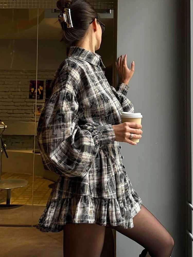 Plaid 2-piece womens 2025 spring collar lantern Sves single chest shirt A-line pleated mini leather Fe retro setXJ250414