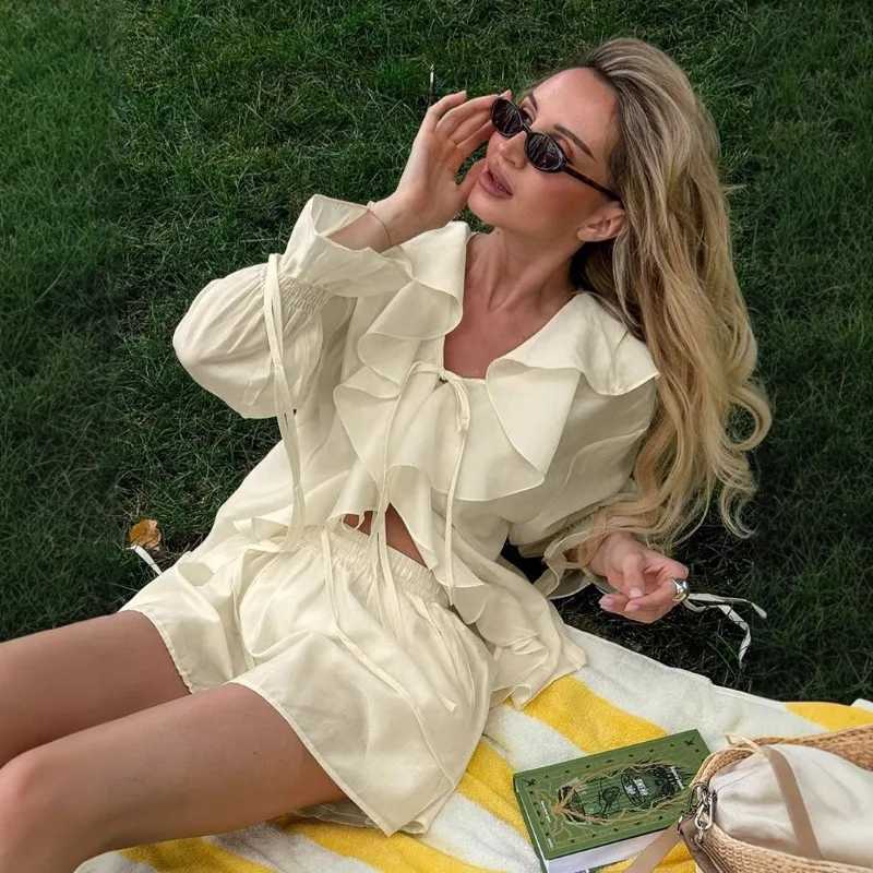 Tuularose new casual shorts two-piece set for women with pleated loose ties top simple shorts set for office womens summer Fe shorts setXJ250414