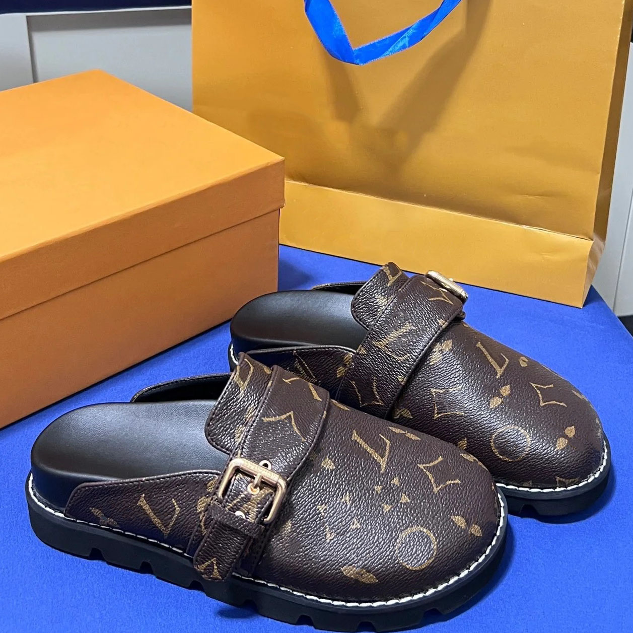 Paris Unisex Slide Slippers Vintage Monogram Closed Toe Platform Sole Buckle Detail Outdoor Wearable Slip On Fast Shipping