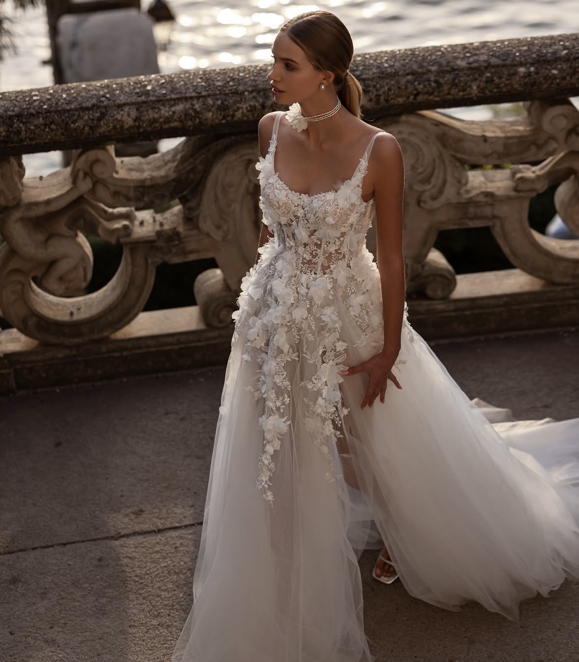 Spaghetti Straps Beach Wedding Dresses 3D Floral Lace Appliques Side Slit Sexy Long Ivory Tulle Bridal Gown Backless Boho Bride Dress 2025 Customized 