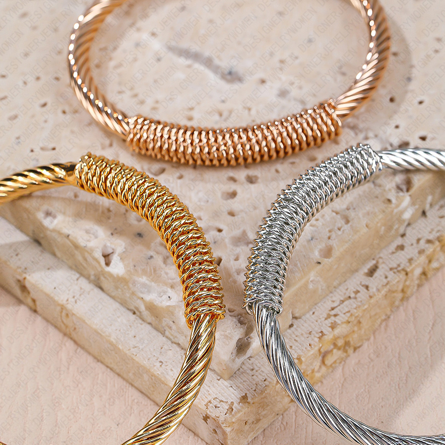 Designer Bracelet for Women Three Piece Luxury Gold Bracelets Vintage Open Bangle Set Retro Elegant Bangles Luxury Jewlery Designer for Women Timeless