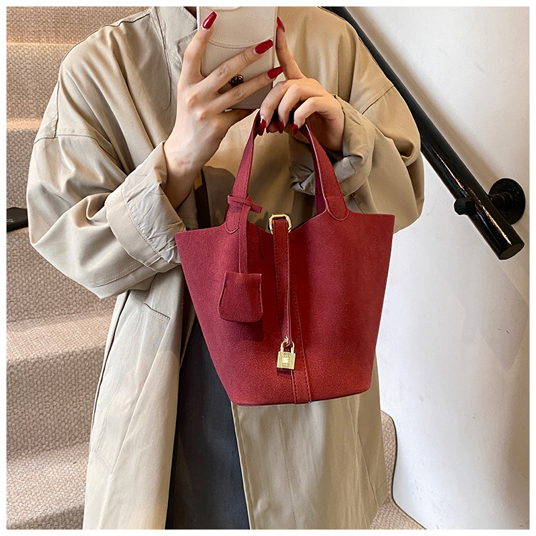 2025 Light luxury frosted niche design bucket bag trendy new style popular on ins mother-child bag stylish handbag