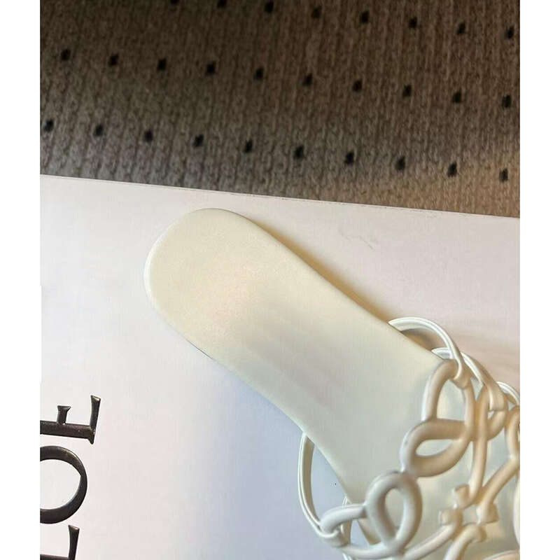 Luojia 2025 Summer New Hollow out Leather Slippers with One Piece Strap Outer Wear, Versatile for Daily Use, Open toed Cool Dragging Women's Shoe