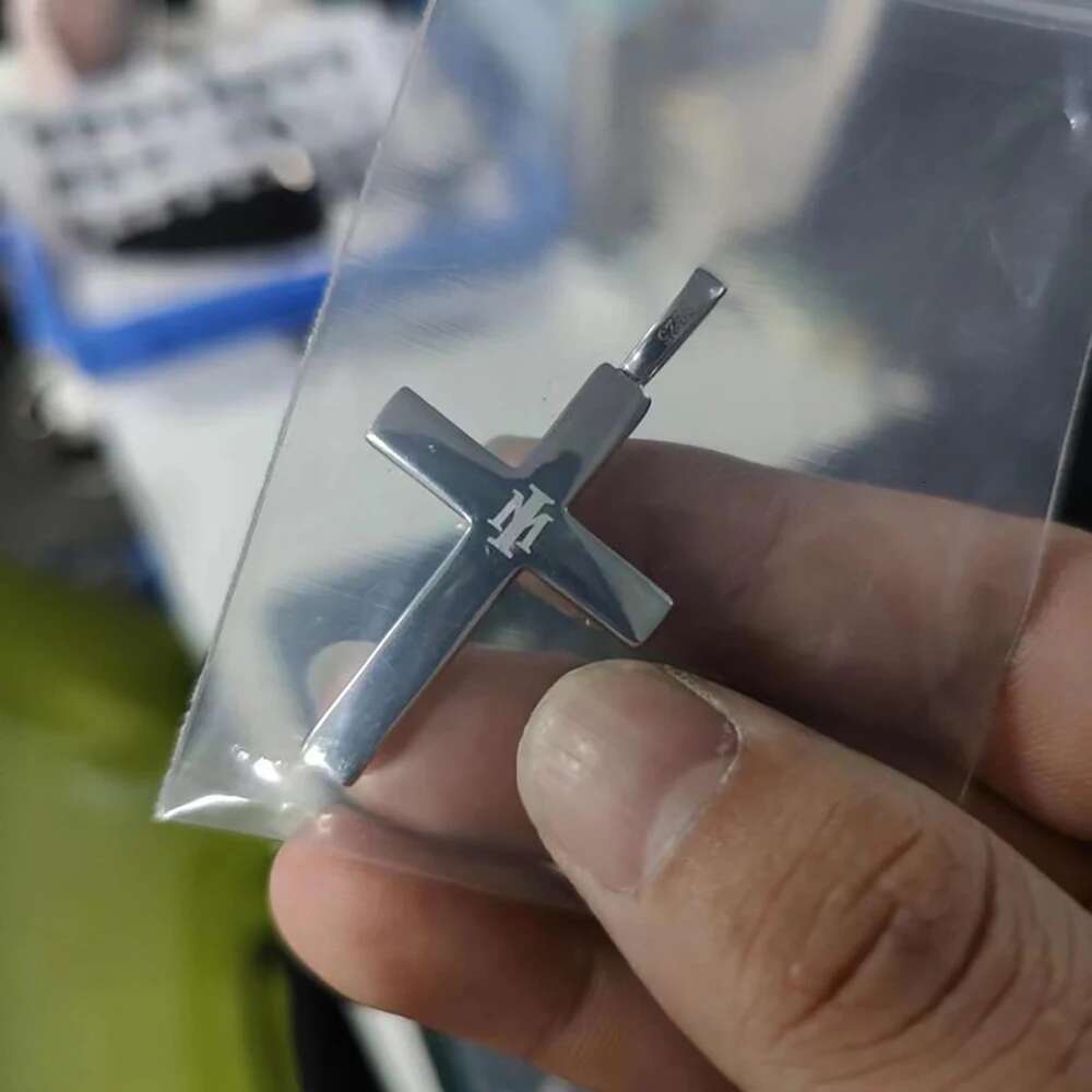 ESKEEM Hip Hop Jewelry 925 Sterling Sliver with CZ Diamond Cross Pendant Personalized Trendy 5A Cubic Zirconia Cross Necklace