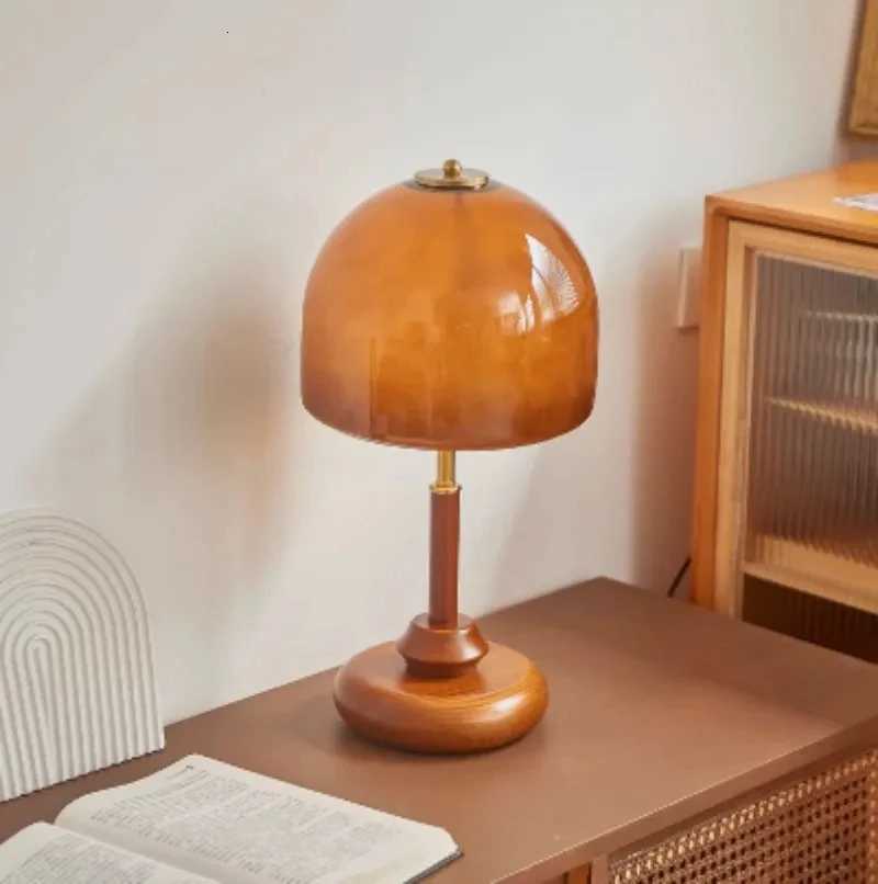 Modern Popular Antique Style Glass Desk Lamp Light Luxury High End Feeling Bedside Living Room Retro Desk Lamp M251114