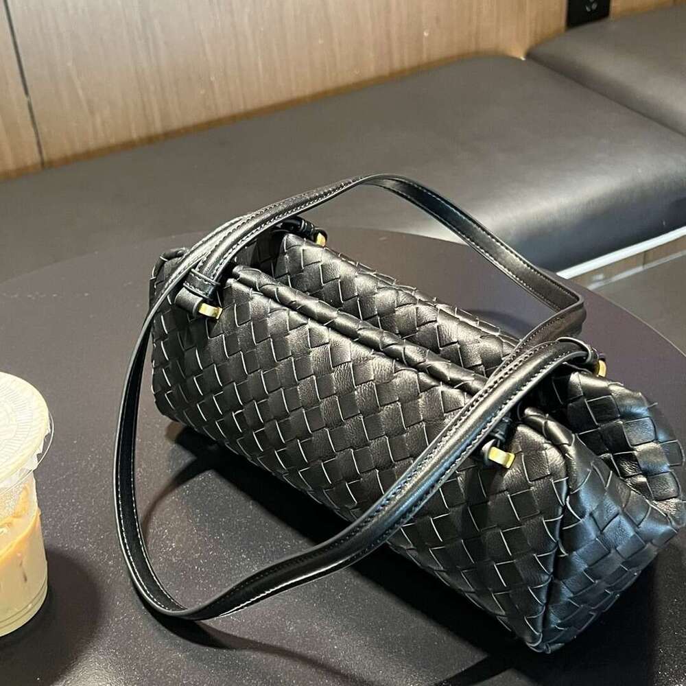 Women's Bags New Woven Stick Underarm Made of High Quality Genuine Leather Summer Sheepskin Shoulder Bag, Fashionable and Versatile Pillow Bag