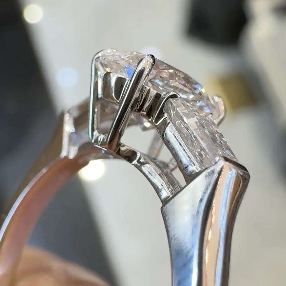 4Carat Oval Tapered Cut Moissanite Diamond Engagement Rings with Certificates 925 Sterling Silver 3-Stone Wedding Ring for Women