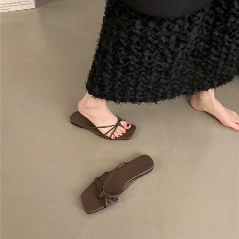Womens flat bottom slide summer new square head clip foot with thin flip cover lightweight soft bottom beach slide W250414