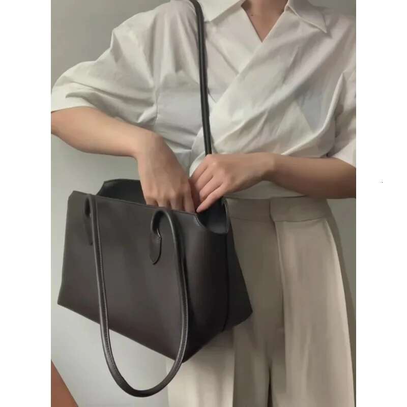 Designer Bag Minimalist Style Shoulder Tote Bag Large Capacity Armpit Commuter Handbag For Women 2023