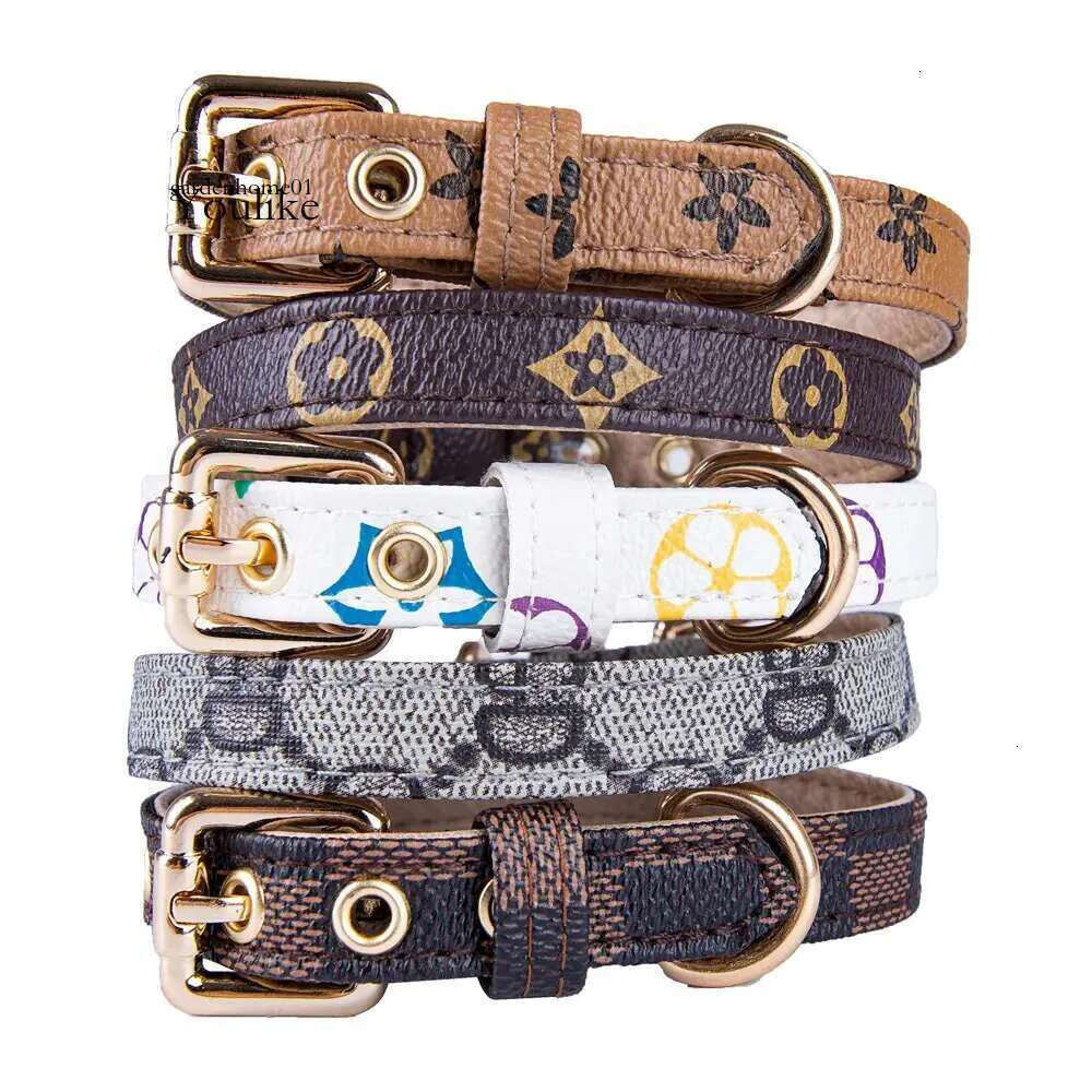 US stock Leash Dog Set Classic Presbya Letters Pattern Print PU Leather Fashion Casual Adjustable Dogs Cats Neck Strap Cute Pet Collars Leashes
