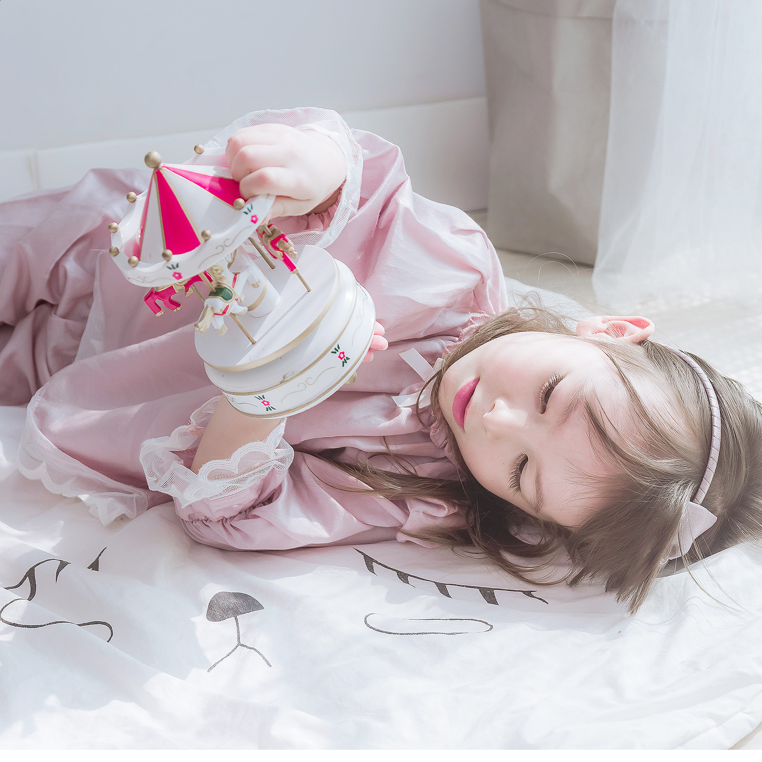 Pajamas Children Girl s Lolita White Princess Pajama Sets Royal Style Tops Pants Vintage Toddler Kid s Bow Pyjamas set Sleep Loungewear 220922