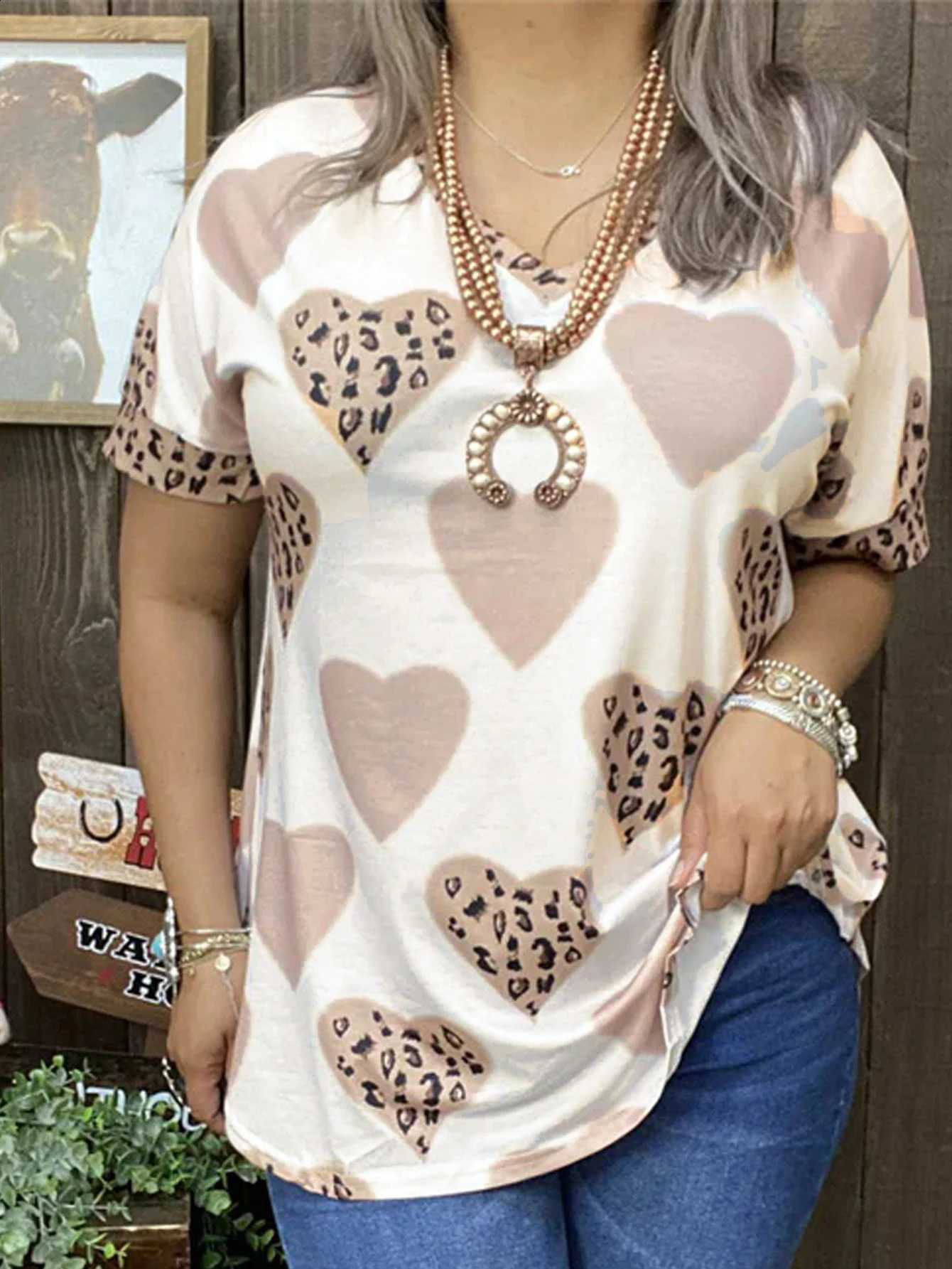 Plus size womens V-neck heart-shaped and leopard print T-shirt - suitable for machine washable spring and summer casual clothing 250410