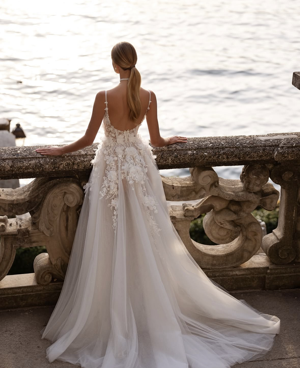 Spaghetti Straps Beach Wedding Dresses 3D Floral Lace Appliques Side Slit Sexy Long Ivory Tulle Bridal Gown Backless Boho Bride Dress 2025 Customized 