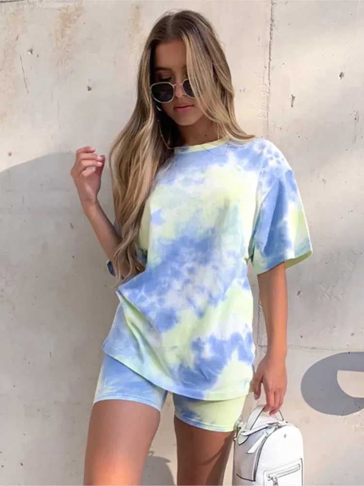 Casual womens two-piece summer new round neck loose tie dye shorts Sve T-shirt fashionable streetwear Fe shortsXJ250414