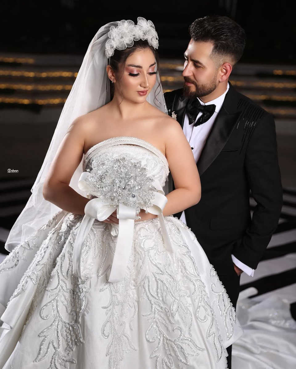 Exquisite Wedding Dresses Ball Gown Beads Appliques Sexy Bridal Gowns Sequins Lace Royal Tail vestidos de fiesta Size Customized Plus Size H25695