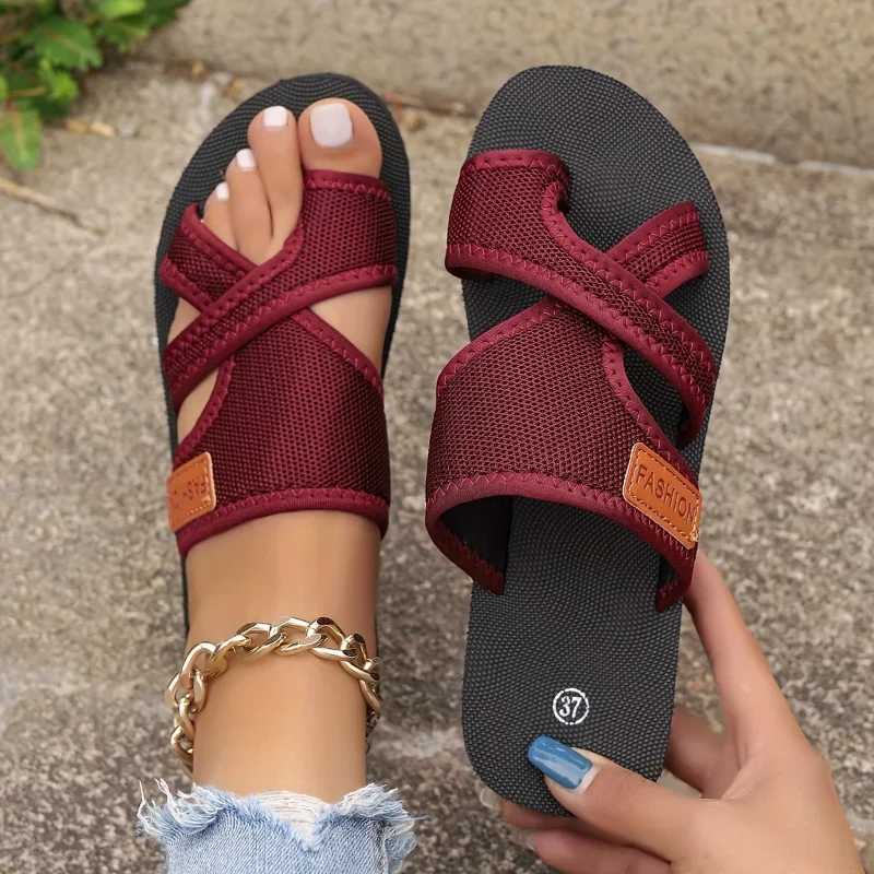 Womens sliders 2025 trend flat thong sandals fashion outdoor beach sandals summer new platform casual sliders womens sliders W250414