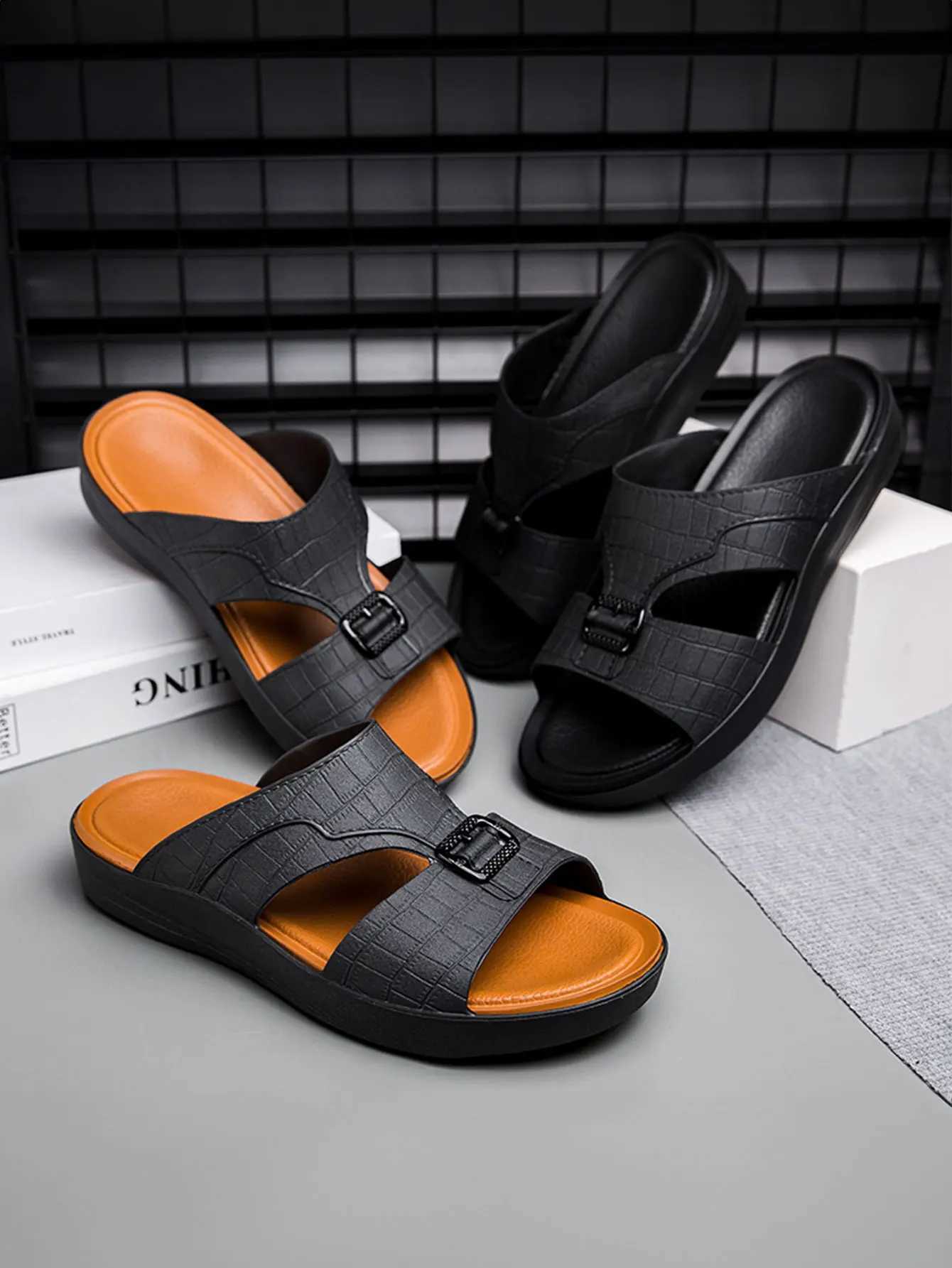 Mens outdoor home slider mens beach slider sports and leisure shoes anti slip and wear-resistant leather slider W250414