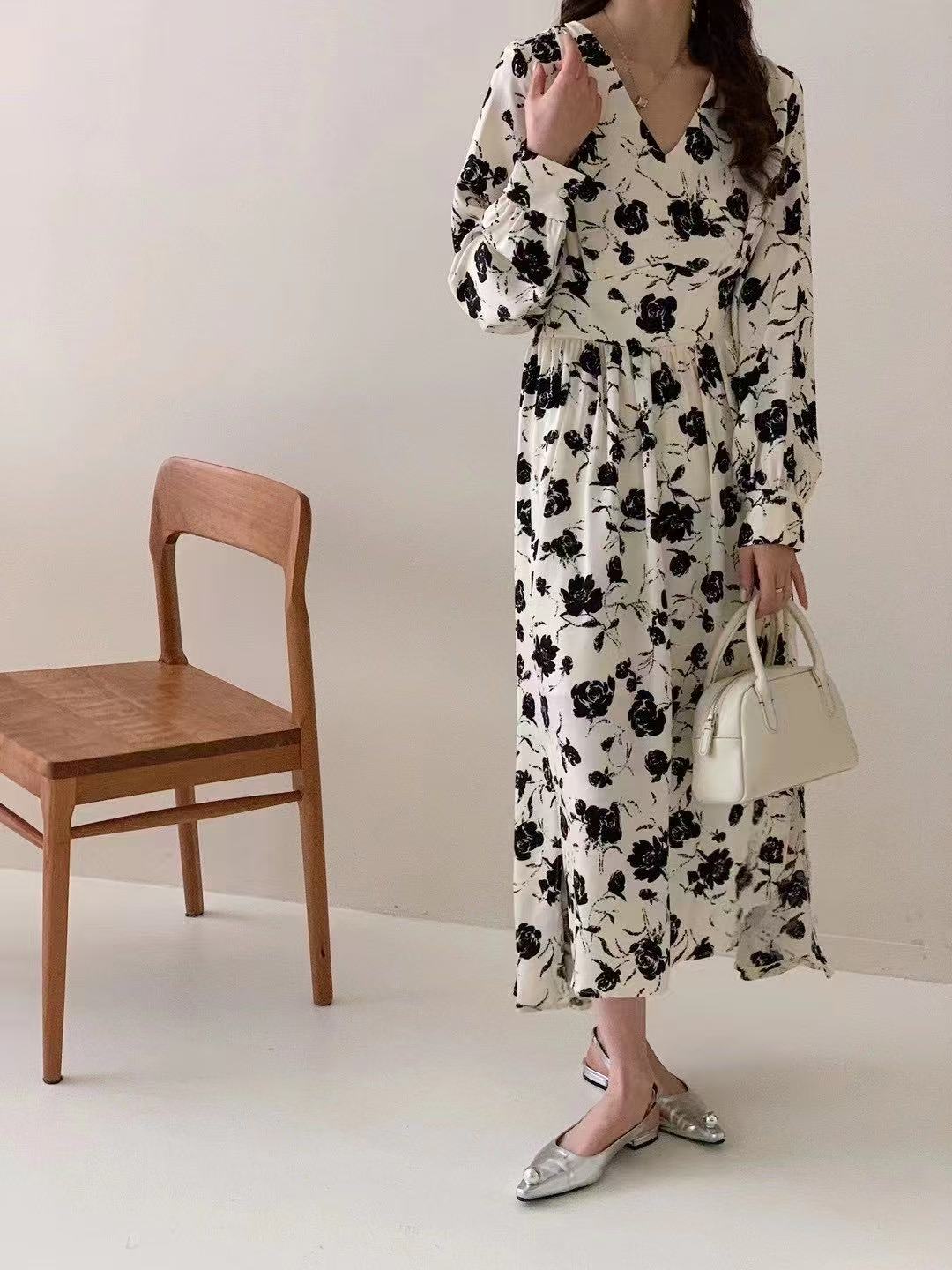 Stylish Women's Casual Dress Featuring Luxurious Velvet Satin Material