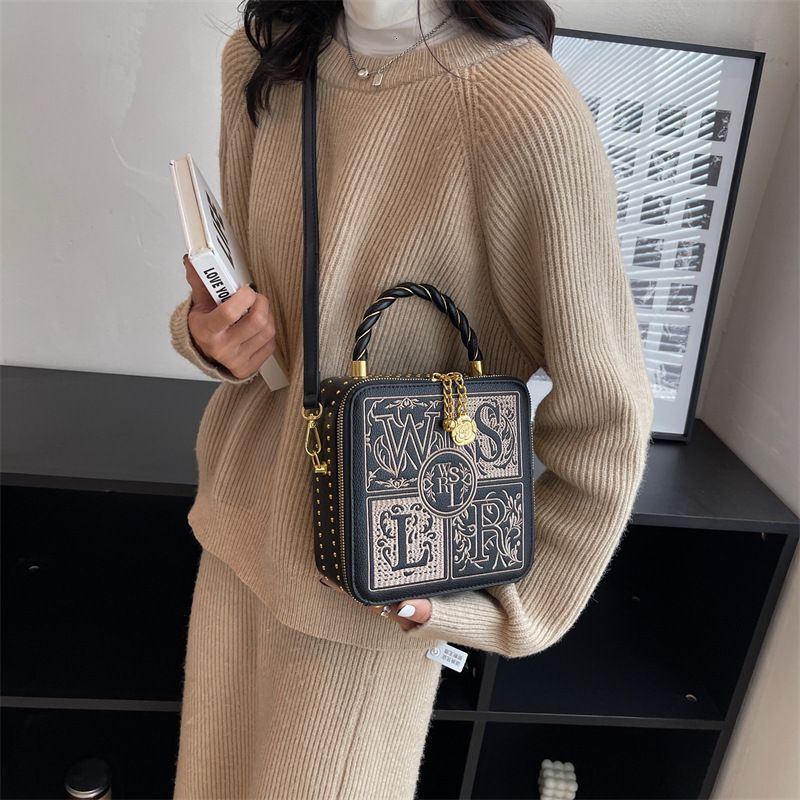 Design For Women New Women's Crossbody Popular Handheld Small Square Embroidered Box Bag