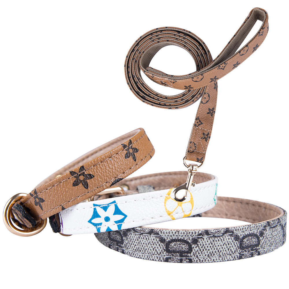 US stock Leash Dog Set Classic Presbya Letters Pattern Print PU Leather Fashion Casual Adjustable Dogs Cats Neck Strap Cute Pet Collars Leashes