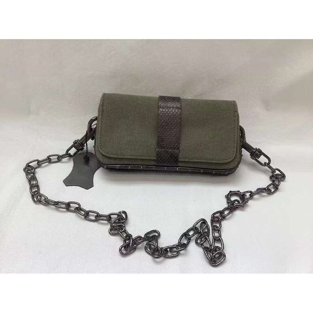 2024 New Canvas Patchwork Leather Fashionable And Trendy Commuting Mini Phone Bag