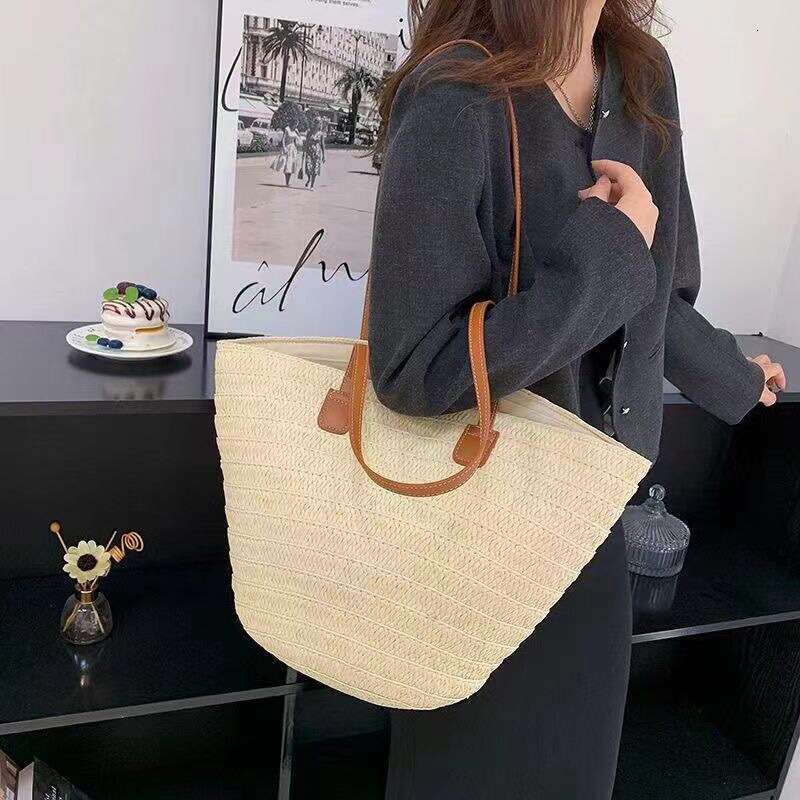 Handmade Beach Bag New Women's One Shoulder Large Capacity Seaside Vacation Style Versatile Commuter Tote Simple Straw Woven Bag Kq2