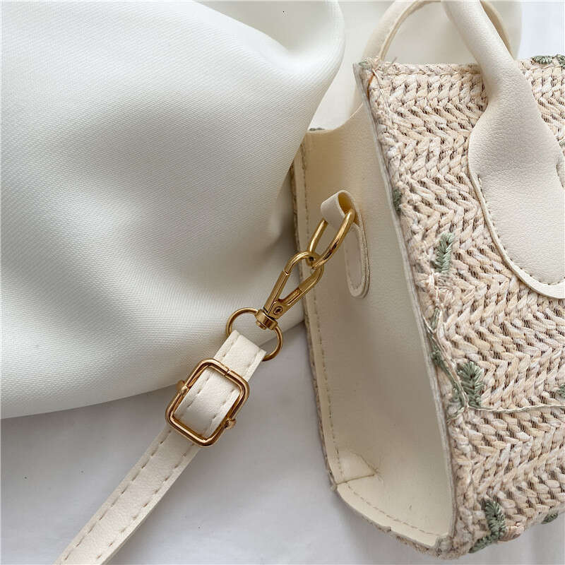 Handmade Beach Bag Summer Net Red Grass 2021 New Fashion Small Fresh Flower Woven Handbag Single Shoulder Crossbody Bag Kq2