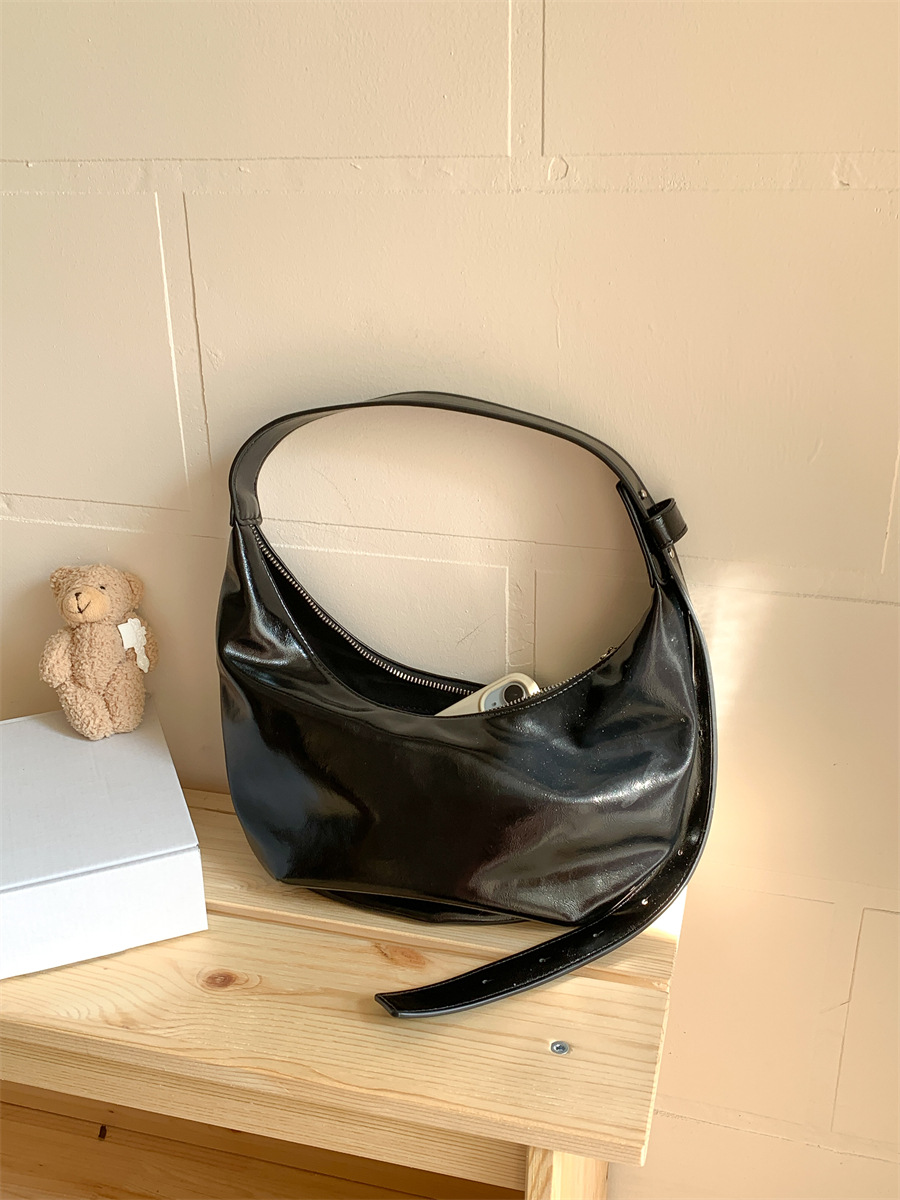 Chic Simple Shoulder Messenger Bag for Women - Soft Leather Dumpling-Style Armpit Carryall