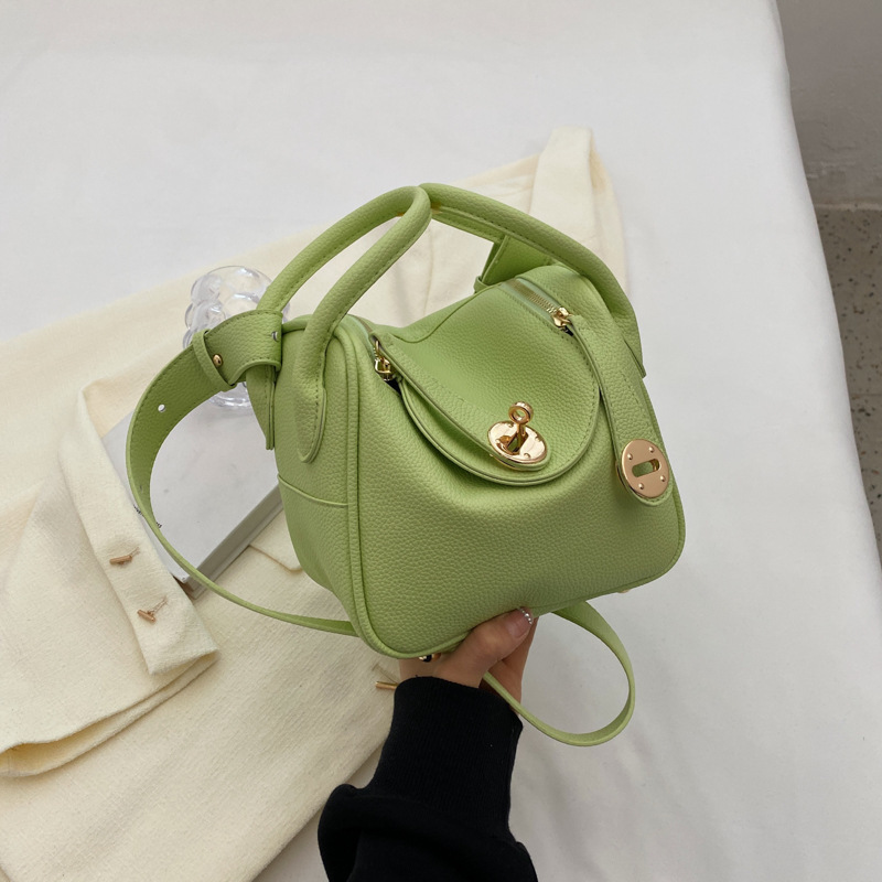 2025 Popular niche handbags. 2023 new style women's bags Summer all-match ins cross body bag and hand-held bucket bag new design