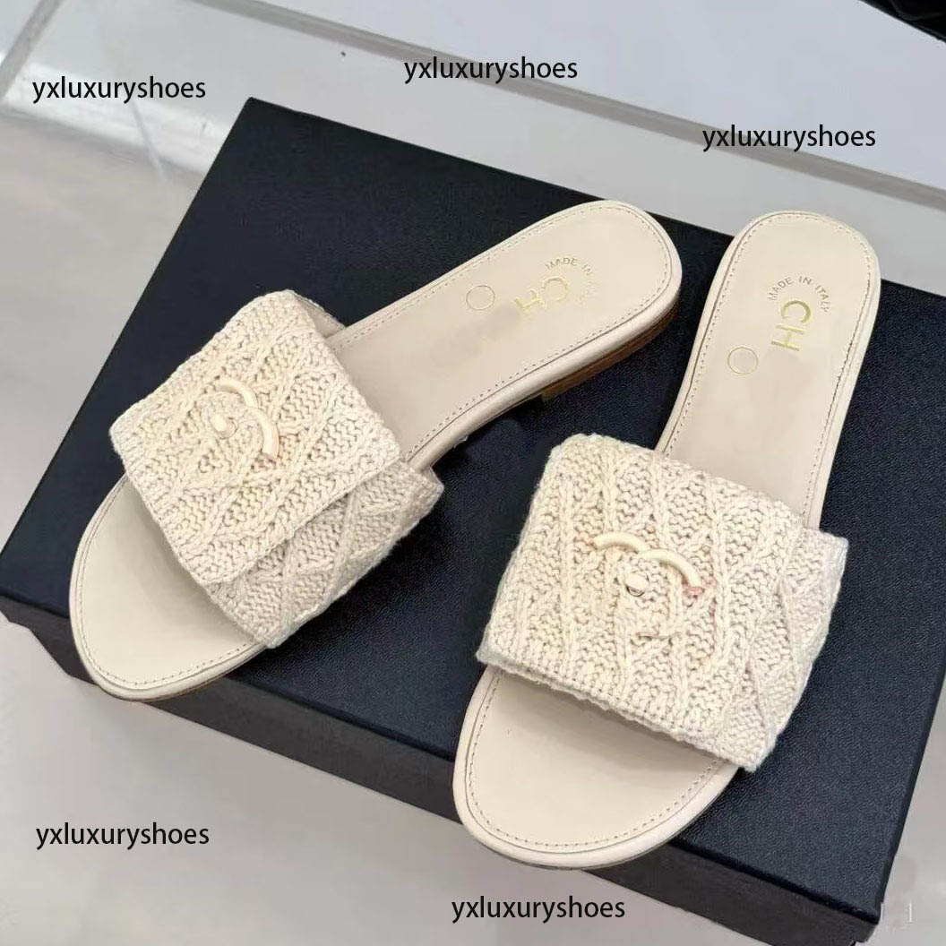 2025SS Designer summer high-quality women's cloth fashion beach slippers women's CC bag buckle slippers women's luxury shoes 35-42