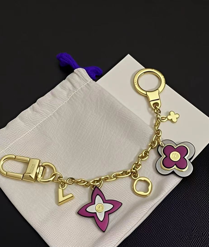 2025 High quality V Keychains luxury designer M69008/m64265 Bag Charm men's and women's fashion bag pendant keychain