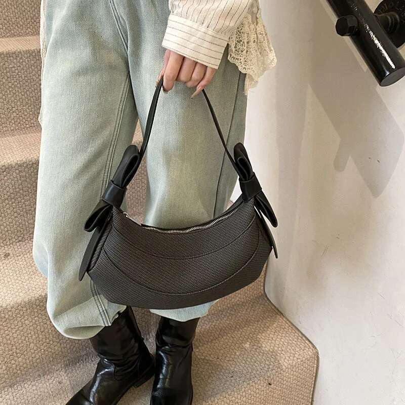 Korean Version Of Niche Women's New Stylish And Versatile Casual Handbag Highend Feeg Armpit Shoulder Bag